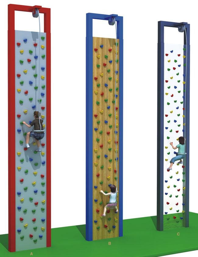 Crianças verticais internas que escalam o equipamento com posse de escalada com fundo diferente